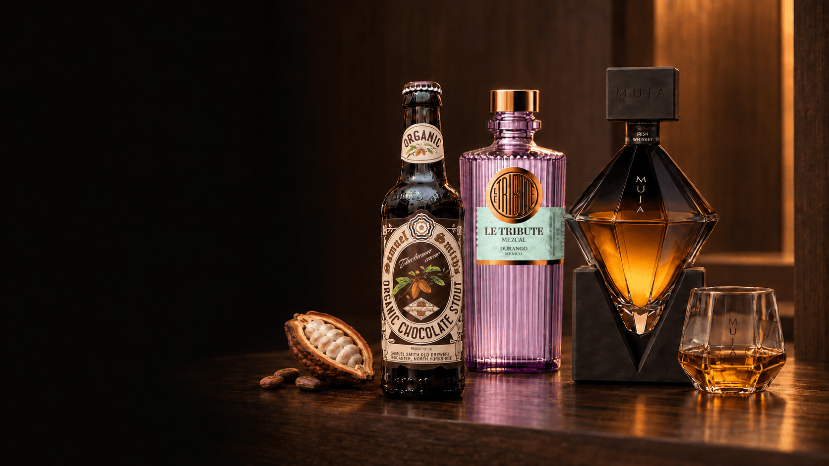 Samuel Smith, Le Tribute Mezcal y Muja con vaso de whisky y cacao