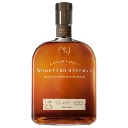 Botella de Woodford Reserve Distiller's Select sobre fondo transparente